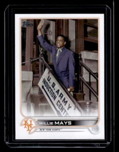 2022 Topps Update Willie Mays Legend Variation, waving #US24 - Picture 1 of 2