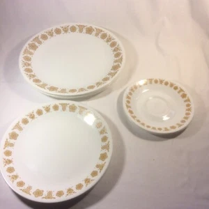 Vintage Corelle Gold Butterfly Dinner Plates 3 Luncheon/dessert/salad 2 Saucers - Picture 1 of 8