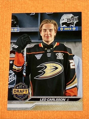 Leo Carlsson RC 2023-24 Upper Deck Extended #736 1st Round Rookies Anaheim Ducks - Image 1 of 2
