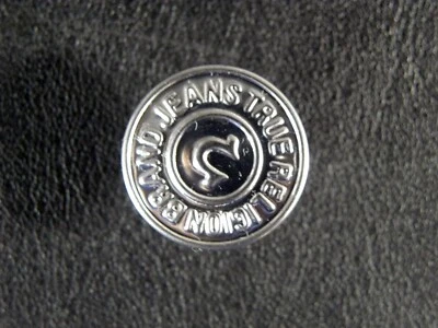 Pantalones de mezclilla/chaqueta Ricky plateados con botones de repuesto True Religion para hombre y mujer 3/4 pulgadas Foto 1 de 4