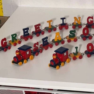 Juego de 2 trenes de letras de madera miniatura vintage “saludos de temporada” + “alegría” - Imagen 1 de 8