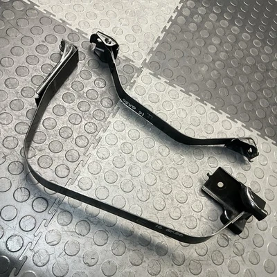 Par de correas de montaje del tanque de combustible Infiniti QX80 2011-2017 FABRICANTE DE EQUIPOS ORIGINALES Foto 1 de 4
