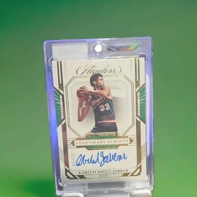 2022-23 Panini Безупречный Карим Абдул-Джаббар Золото Легендарные Скрипты Авто /10 - Изображение 1 из 2