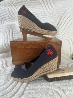 Tory Burch Filipe Alpargata Cuña Punta abierta Zapatos Talla 11 Azul Marino Lona Nuevos sin caja* Foto 1 de 4