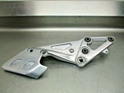 Soporte de montaje de clavija derecha Suzuki GSXR1100 1995 43511-46E10 Foto 1 de 4