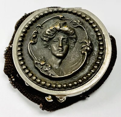 Antiguo monedero marrón Art Nouveau camafeo de plata cara de mujer ganchillo cuentas de acero  Foto 1 de 4
