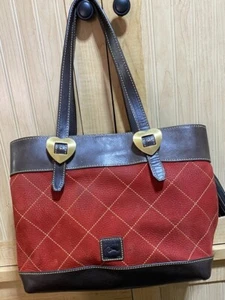 Bolso Dooney & Bourke Vintage Rojo Gamuza Nubuck y Cuero Marrón - Imagen 1 de 9