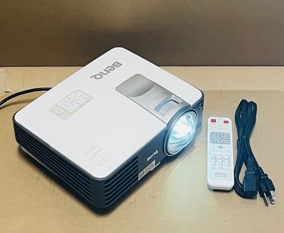 Proyector de corto alcance BenQ MW824ST HDMI WXGA DLP 3D 3200 lúmenes + control remoto (2400+ horas) Foto 1 de 4