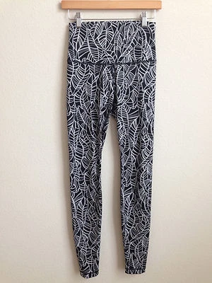 Lululemon Pretty Palm Angel Wing Wunder Under Roll Down Pant size 6 - Image 1 of 4