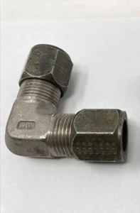 SSP Stainless Steel type 316 90° Elbow Connector 5/8" Tube Male Pipe (Lot of 7) - Picture 1 of 5