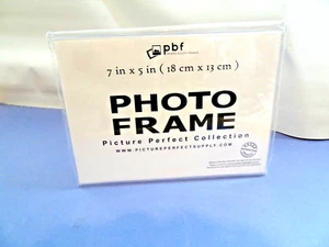 1 (+) Klar Acryl 5X7 FOTORAHMEN Horizontal Stehend Tischplatte NEU! Von PBF - Bild 1 von 3