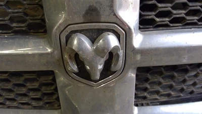 Grille With Rams Head Emblem Fits 13-18 DODGE 2500 PICKUP 1321000 Foto 1 de 4