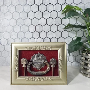 Antike Kinder Schatulle Griff mit Schrauben Lamm mit Sonne Metall Trauerbeschläge - Bild 1 von 16