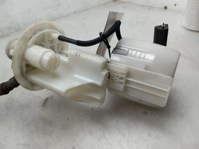 TOYOTA PRIUS V 16-18 1,8 L TRACCIÓN DELANTERA A GASOLINA BOMBA DE COMBUSTIBLE  Foto 1 de 4