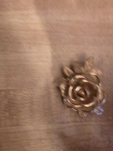 Gold Rose Pin Lapel Vintage - Picture 1 of 2