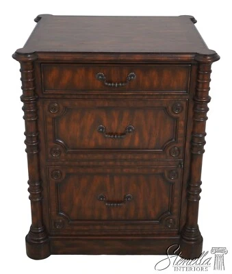 64037EC: Gabinete de 1 cajón de caoba envejecida Maitland Smith Foto 1 de 4