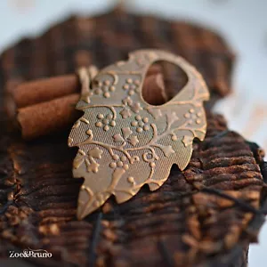 1 Vintaj Brass, Natural Brass, Nickel Free, Patterned Leaf - Picture 1 of 6