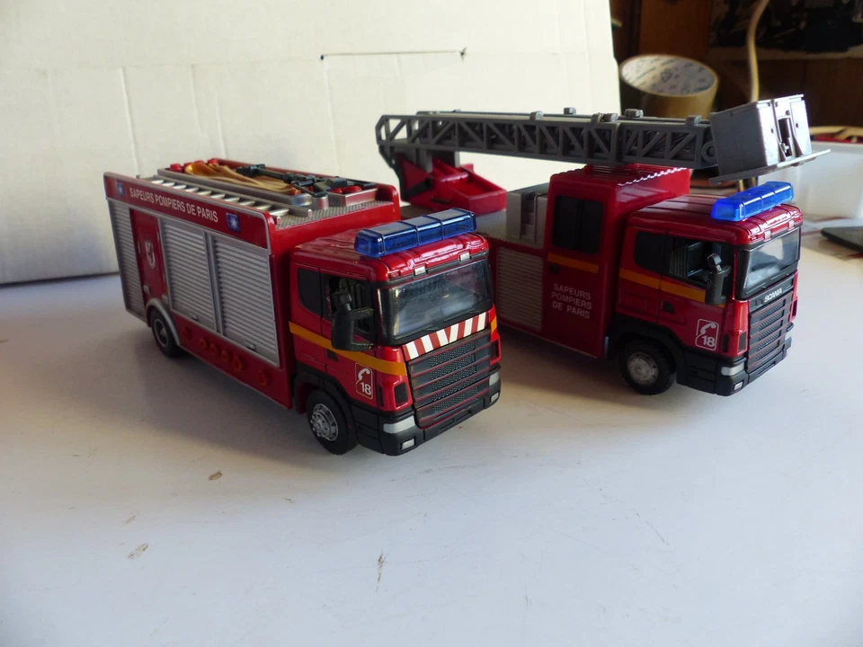 Lot véhicules miniatures Pompiers - Photo 1/3