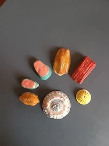 Puppenstubenzubehör Vintage Plastik Konvolut Essen 1:16 Fleisch Huhn Wüste - Bild 1 von 4