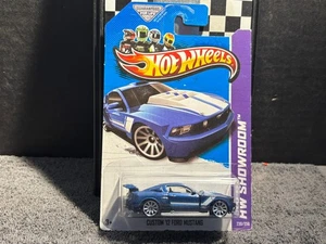 1/64 HOT WHEELS CUSTOM 12 FORD MUSTANG 230/250 BLUE - Picture 1 of 2