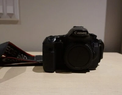 Canon EOS 60D 18.0 MP Digital SLR Camera - Black (Body Only) - Image 1 of 2