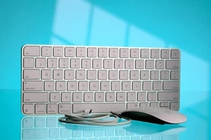 Green Apple A2450 Magic Keyboard with Lock button & Green Magic Mouse 3 w/ cable - Photo 1/2