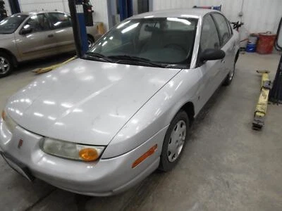 Conjunto de porta dianteira esquerda usado serve frontal: 2000 Saturn S SERIES 4 Dr manual dianteiro - Imagem 1 de 4