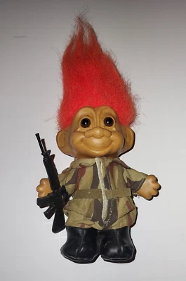 Muñeca Russ TROLL 3" Ejército Soldado Camuflaje Pelo Naranja Militar Foto 1 de 3