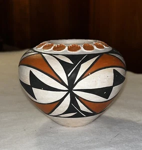 Frances Concho Acoma Pueblo NM Native American Fine Line Polychrome Pottery - Picture 1 of 10