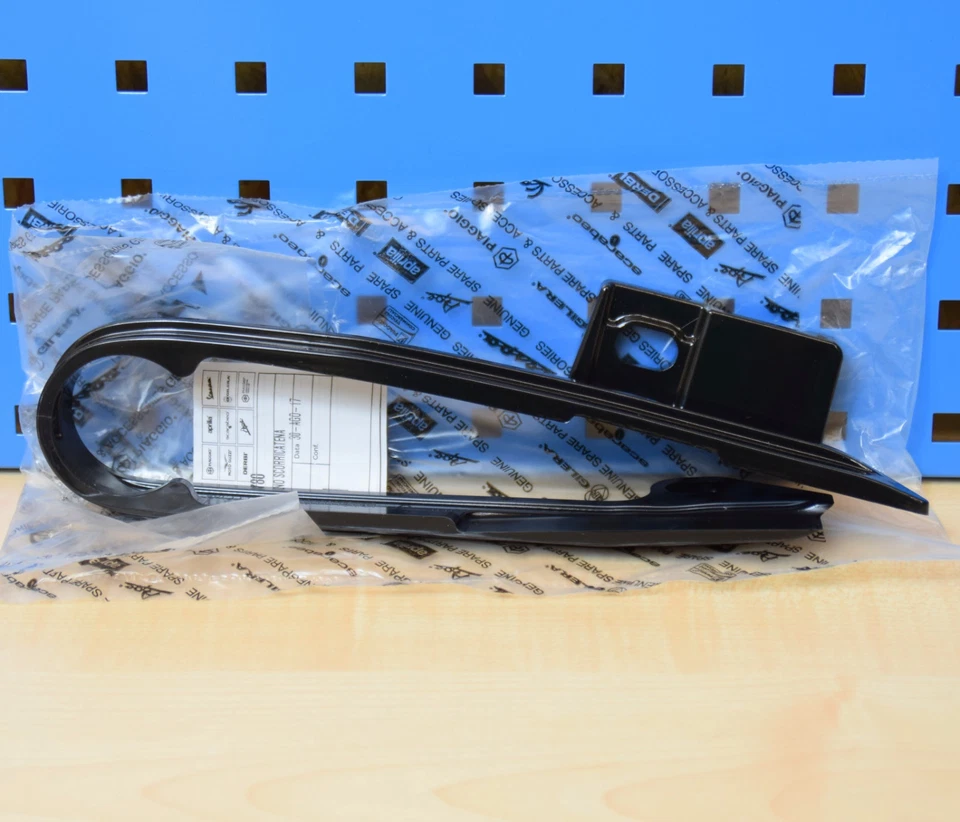 Original Aprilia RSV4 Tuono V4 Kettenschleifer Gleitschiene Schwingenschutz - Bild 1 von 1