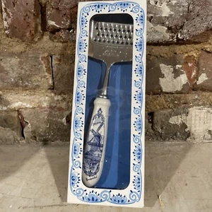 Henri Willig Cheese Grater Slicer Vintage 8" Hand Painted Holland Delft VTG NOS - Picture 1 of 5