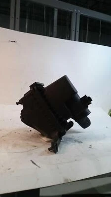 Conjunto de filtro de aire usado se adapta a: Ford Transit Connect 2016 2,5 grado A Foto 1 de 4