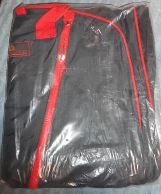 Легкая черная виниловая сумка для одежды Benson Hedges на красной молнии 80-е ПРОДВИЖЕНИЕ - Изображение 1 из 4