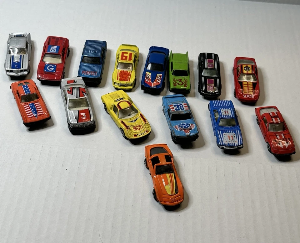 Vintage LOT OF 15MADE IN CHINA GENERIC DIECAST & PLASTIC TOY RACE CARS - Image 1 of 4
