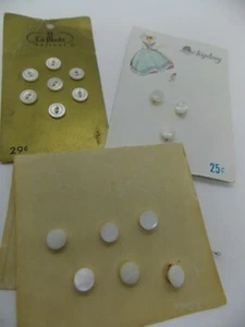 Adorable sewing lot of tiny vintage MOP doll or baby buttons. 025 - Picture 1 of 3