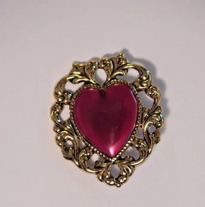 Botón grande elegante de vástago de metal con corazón rojo y dorado de 1-1/8" x 1-1/4" corazón rojo y dorado - Imagen 1 de 2
