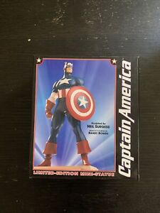 Marvel Figurine CAPTAIN AMERICA Statue In Perfect Condition WITH BOX 526/2000