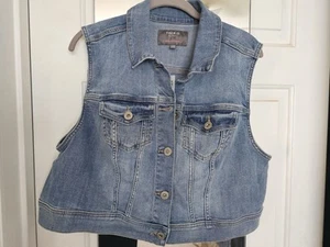 Torrid Country Roads Wash Denim Vest Size 2 - New With Tag - Picture 1 of 6
