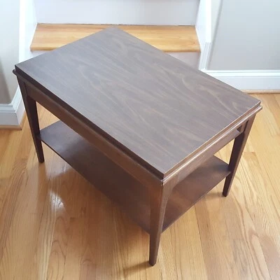 Mesa auxiliar/extremo MCM vintage patas de nogal sin marca Formica Top ¡chic y elegante! Foto 1 de 4