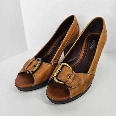 Nicole Mujer 7 Silvius Cuero Tostado Peep Punta Abierta Hebilla Tacones Gruesos 3" Foto 1 de 4