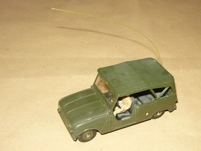 DINKY TOYS 815 RENAULT R4 4x4 SINPAR MILITARE MODEL CAR SCALA 1/43 - Immagine 1 di 4