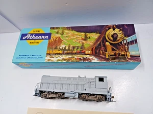 Athearn HO Undecorated Powered S-12 Baldwin Diesel Switcher Locomotive Engine - Picture 1 of 18