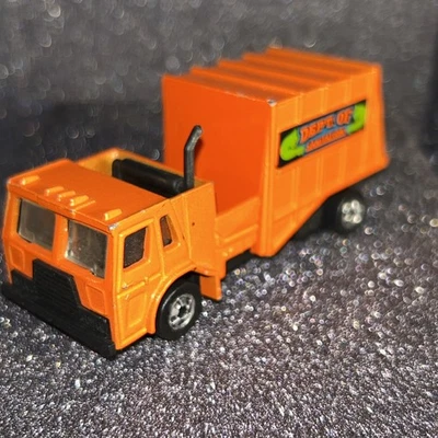 Camión de basura Hot Wheels Orange Dept of Sanitation 1982 vintage R487 Foto 1 de 4
