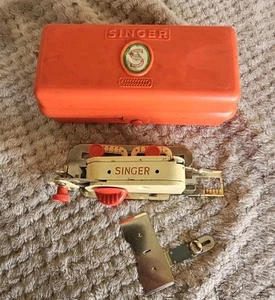 Vintage SINGER Simanco Buttonhole Attachment Accessory 86718 with Original Box - Picture 1 of 4