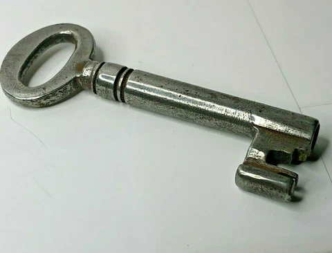 19th Century Chest or padlock key Flattened Bow 57 mm long hollow 5 mm shaft Cover