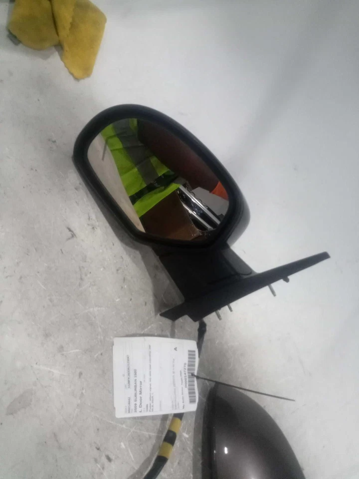 2009 Chevrolet Suburban 1500 Left Door Mirror Assembly Black OEM 182275 - Изображение 1 из 2