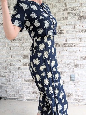 Vestido midi de verano sin mangas floral suave azul marino años 90 de colección grunge cottagecore Whimsygoth  Foto 1 de 4