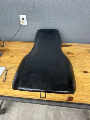 Conjunto de asiento y pestillo Polaris Sportsman 700 2003 Foto 1 de 4