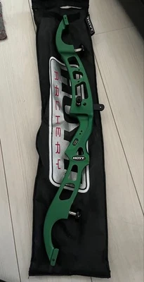 Arco recurvo Hoyt para diestros Excel verde mango de tiro con arco Foto 1 de 3