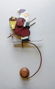 Juguete vintage de metal arte popular equilibrio Navidad esquí Santa Claus  - Imagen 1 de 8